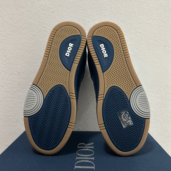 Dior World tour navy blue- size 37. NWT. Incd box, dust bag and xtra shoe laces - Picture 4 of 5